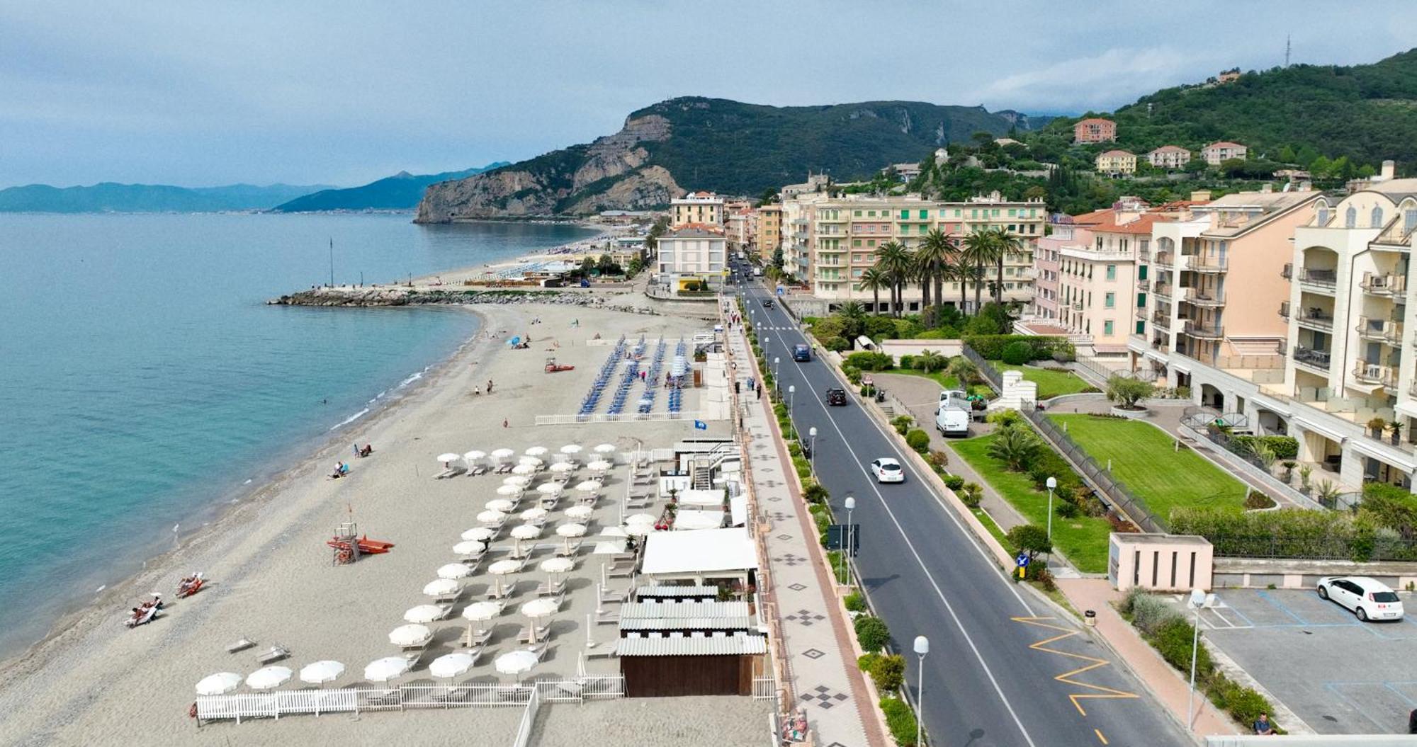 Hotel La Bussola Finale Ligure Exterior foto