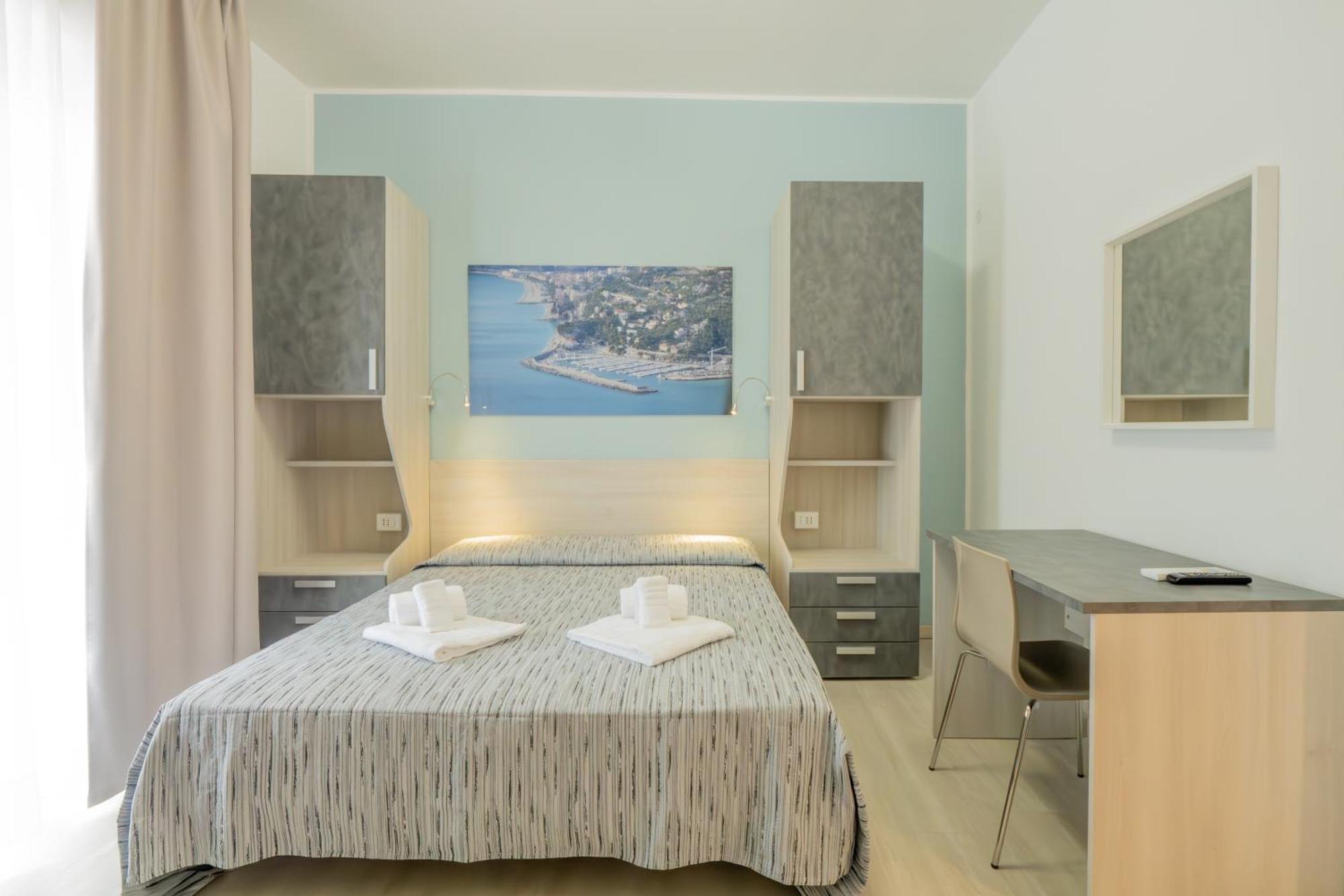 Hotel La Bussola Finale Ligure Exterior foto