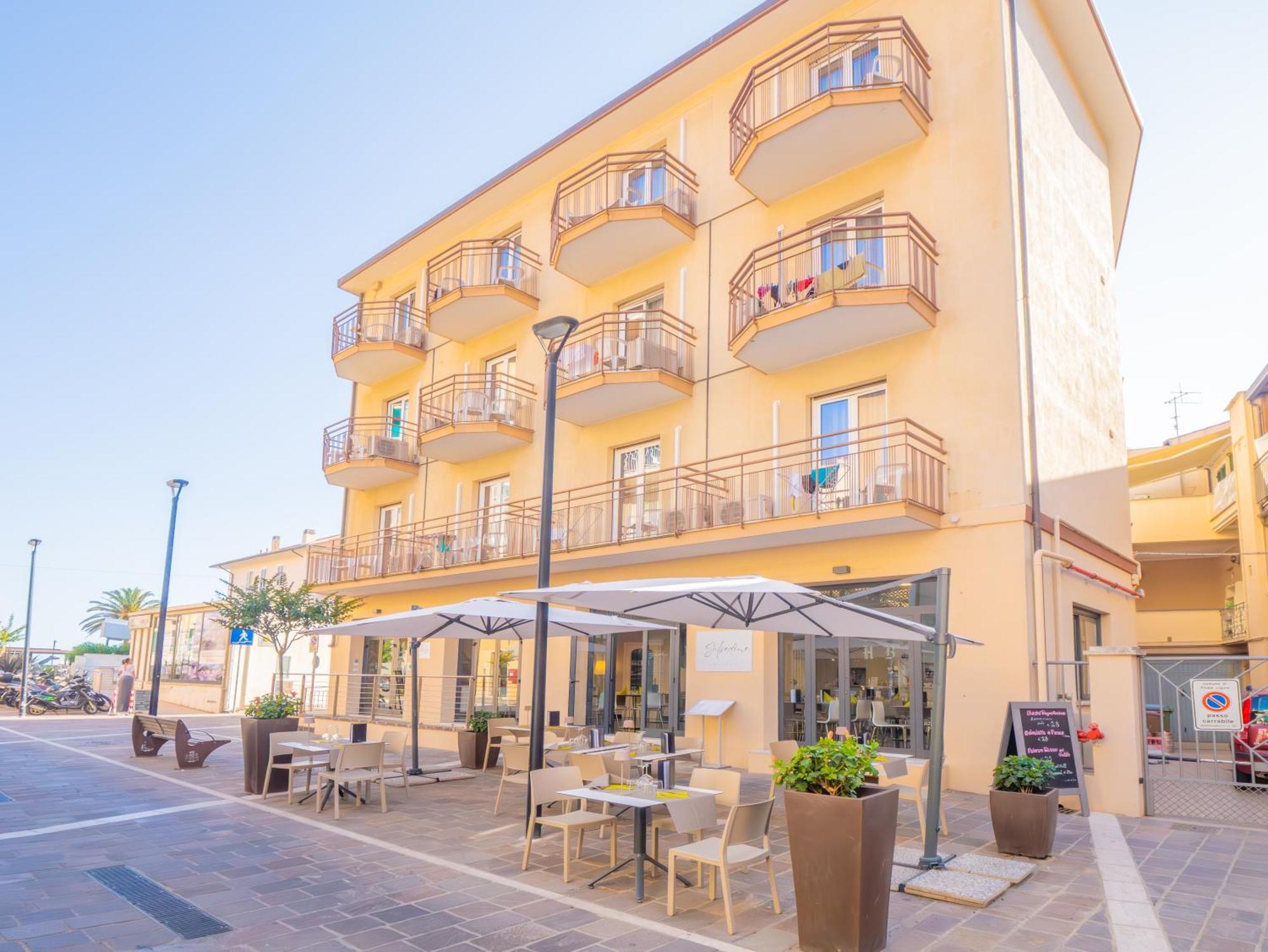Hotel La Bussola Finale Ligure Exterior foto